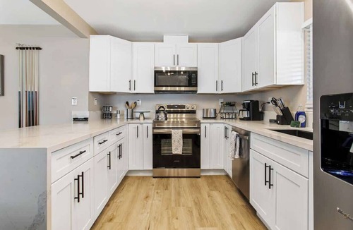 Townsite House | Golf, Hot Tub, Pool Table - Remodeled 3BR LV Home