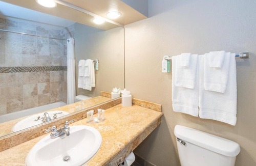 Rancho Santa Fe Hotel | Golf View King Fireplace | Short Drive to the Beaches & Outdoor Adventure