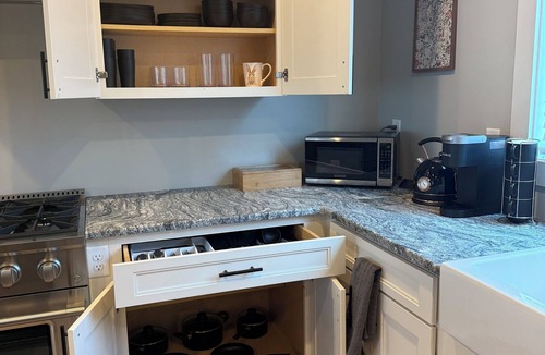 Easley House | Gorgeous Clemson & Greenville Area Retreat 2BR 2.5 Bat/Silos/Doodle Trail