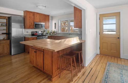 Middlebury - Warren House | Gorgeous farmhouse 10 mins from Middlebury! Ft outdoor shower, wraparound porch