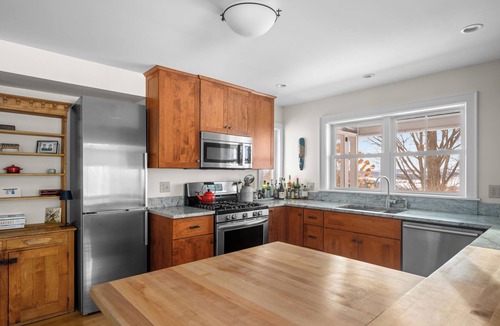 Middlebury - Warren House | Gorgeous farmhouse 10 mins from Middlebury! Ft outdoor shower, wraparound porch