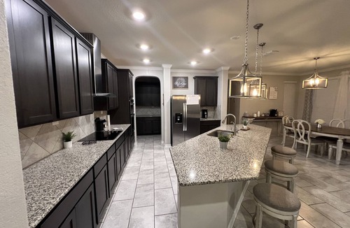 San Antonio House | Gorgeous Home centrally located and by Sea world , Six Flags and Downtown.