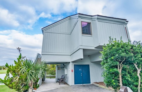 Bald Head Island Villa | Great 3 Bedroom Villa within walking distance to the BHI Club and Beach! 2-4 Passenger Golf carts!