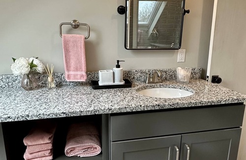 Middlebury Apartment | Great Location! Cozy Two Bedroom Apartment in the Heart of Middlebury