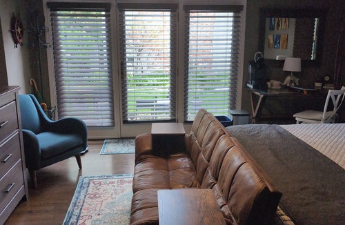 Grosse Pointe House | Grosse Pointe Luxury Suite, Private Ground-Level Retreat Near Detroit