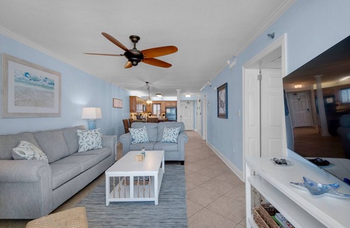 Holiday Isle Condo | ✨Gulf Views~Renovated~Seasonal Beach Service~Pool~2BR Destin on the Gulf 401