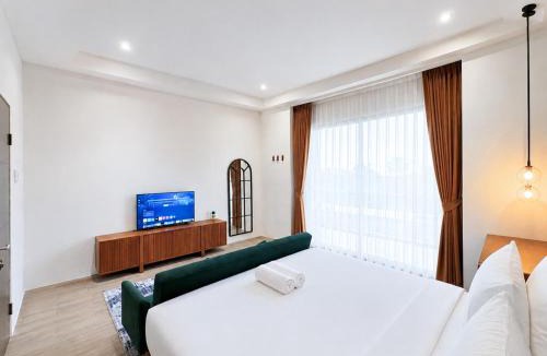 Srimulyo Villa | Guru Giri Forest 2BR Pool Access with Breakfast