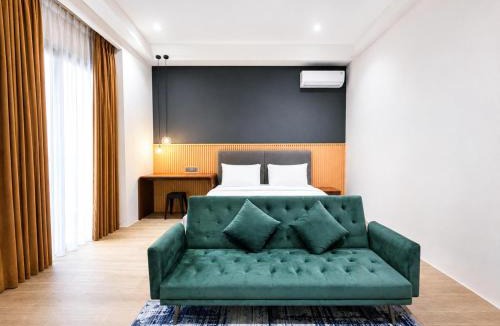 Srimulyo Villa | Guru Giri Forest 2BR Pool Access with Breakfast