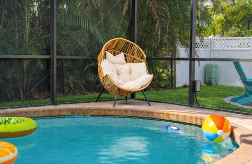Sarasota House | 🔥 Heated Pool + Spa Sleeps 10+ Minutes to Siesta Key