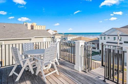 Crescent Beach House | Hermosa Villa