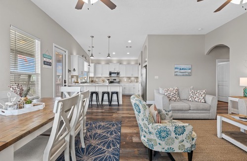 Crystal Beach House | Hot Tub + Firepit! Elevator, Pets ok - Summer Savings!