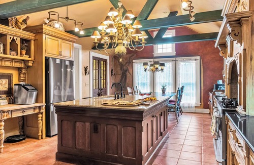 Franklin Springs House | Hot Tub & Large Yard: Elegant Deansboro Getaway