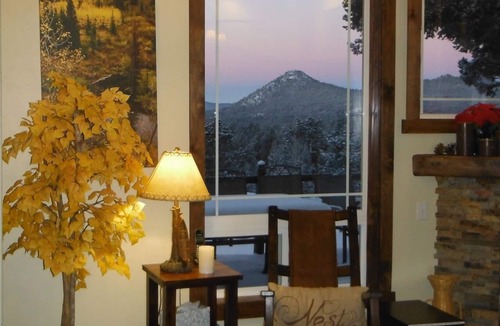 Divide Cabin | Hot tub, mtn views, massage chair, & steam shower!
