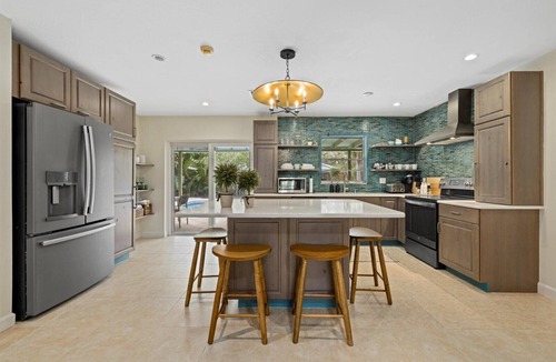 Sarasota House | HUGE HEATED SALT POOL! NEAR DOWNTOWN! TV IN EVERY BEDROOM!