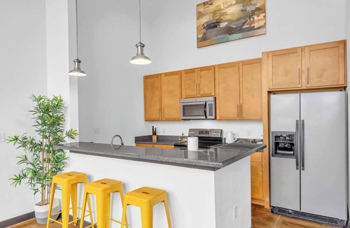 Arcadia Apartment | Ideal for long stays w/2 king beds, gym & pool