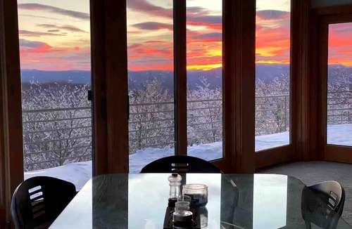 Andover Cottage | Impressive Cottage Rental on Andover Ridge Ideal for Family Vacations in Vermont