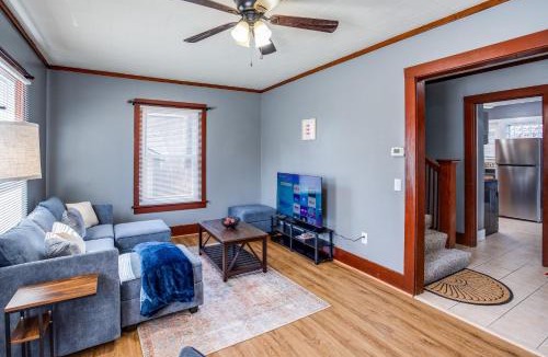 South Wedge House | In-Unit Laundry Parking 1GB WiFi and Patio Deck