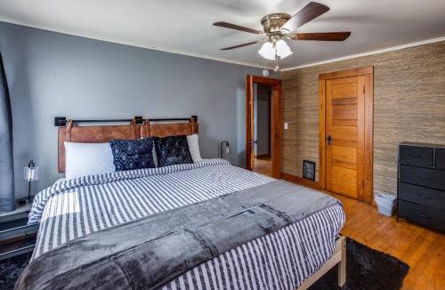 South Wedge House | In-Unit Laundry Parking 1GB WiFi and Patio Deck