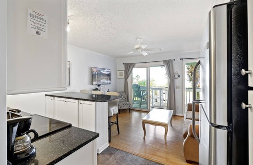 Isle of Palms Condo | Isle of Palms Sea Cabin with beach view! Pool, fishing pier, and beach access.