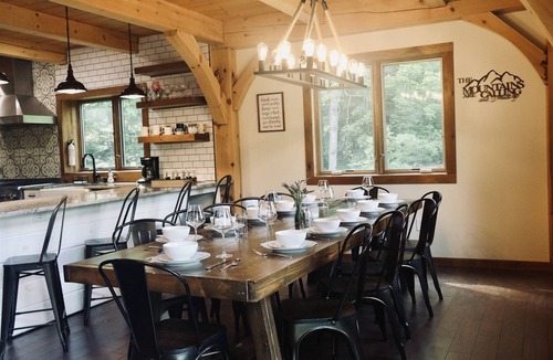 Killington House | Killington Timber Frame House - Hot Tub - 5 min to mountain!