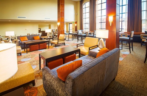 Northfield Apartment | King Studio. Free Breakfast Buffet & Pool Access.