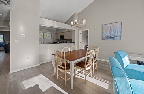 Arcadian Shores Villa | Kingston Richmond Pk 20F 2nd floor w/pool & beach