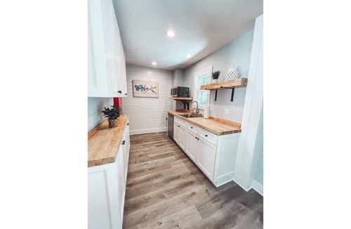 Prosperity House | Lake Murray Cottage w/Private Dock, Fire Pit & Kayaks - Near Martin's Landing