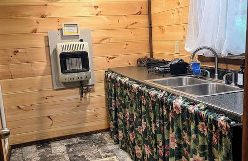 Scottsburg Cabin | Lake View with 7 Acres near Skiing