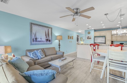 Miramar Beach Villa | ~Lakefront 2Br/2Ba ~ 2 Minutes to Beach ~ Sleeps 4 ~ Ground Floor