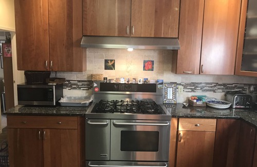 Orange Lake House | Lakefront Home 3200 Sq' - 5 Queen Beds + Twin