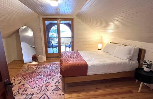 Westport House | Lakefront retreat with dock and sauna