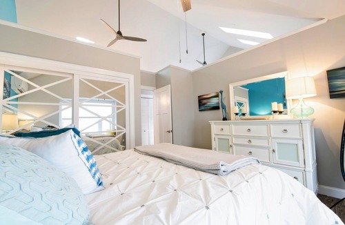 Town of Varick House | Lakefront Sunset Retreat for Two - Peaceful Seneca Lake Escape Near Geneva