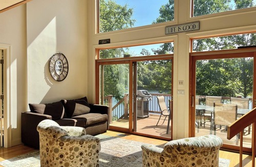Sturbridge House | Lakeside Getaway! Gorgeous views! Sleeps 8+