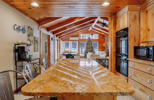 Honeoye Cottage | Lakeside Solace: Luxury Family Retreat!