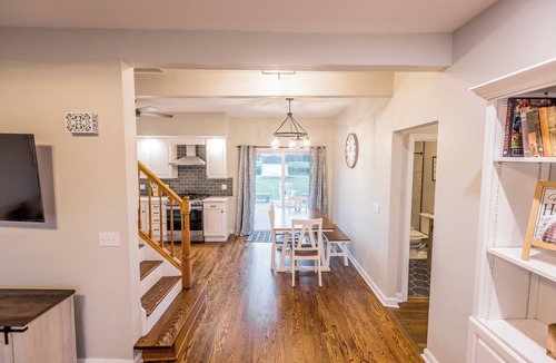 North East House | Large Lakeside Farmhouse Vineyard Escape in the heart of wine country!