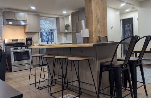 East Haven  Rutland County House | large ski ranch hot tub close to killington pets ok