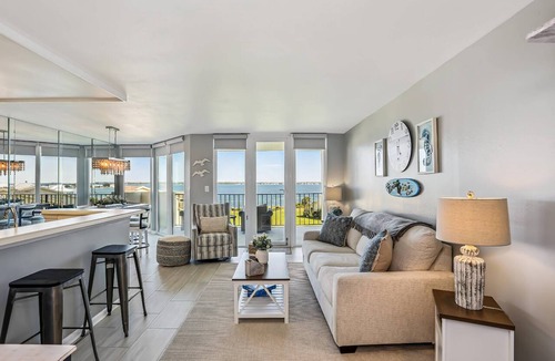 Pensacola Beach Condo | Lazy Dolphin - Beautifully Updated, Convenient Condo with Huge Community Pool & Tennis Court