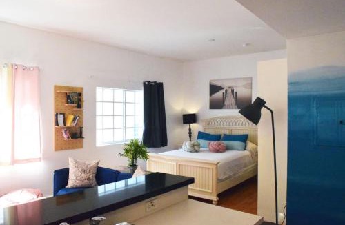 City Center House | Light-Filled Apt Steps to Beach Convention Center