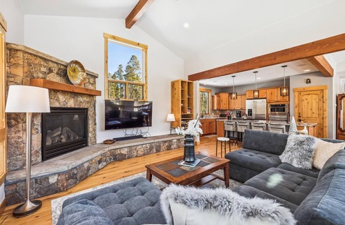 Breckenridge House | Lone Hand Lodge: Custom Private Home on Peak 7 With Outdoor Grill and Hot Tub.