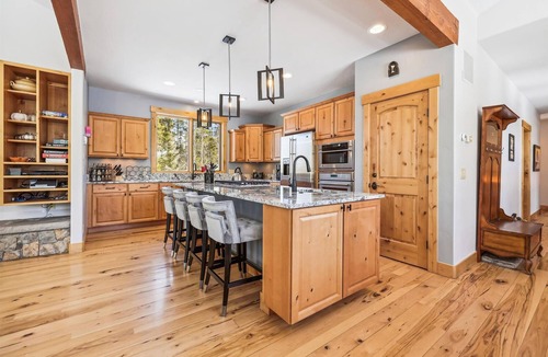 Breckenridge House | Lone Hand Lodge: Custom Private Home on Peak 7 With Outdoor Grill and Hot Tub.