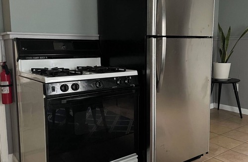 Dunkirk Apartment | Lovely 2 bedroom upper, close to Lake Erie beaches