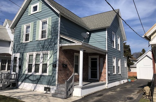 Dunkirk Apartment | Lovely 2 bedroom upper, close to Lake Erie beaches