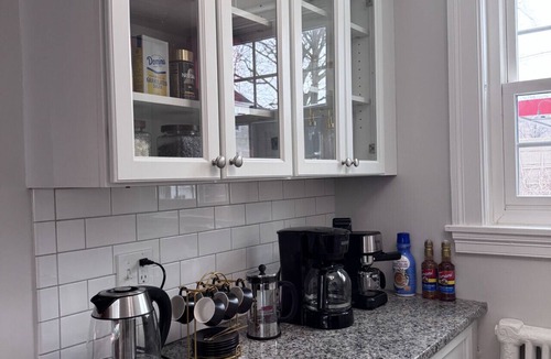 Framingham House | Lux Colonial Home: Hot tub, Game Room, Home Theatre, Karaoke