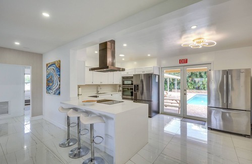 Edgewood House | Luxe Ft Lauderdale Pool Oasis Near Airport & Beach