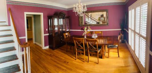 Gunter Afs House | Luxurious Gated Residence on a Prestigious Golf Course - Sleeps 12