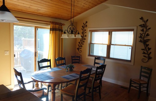 North Park City House | Luxury 4BR Twinhome Sleeps 12. Near ski resorts & bus. 3000 sq ft,