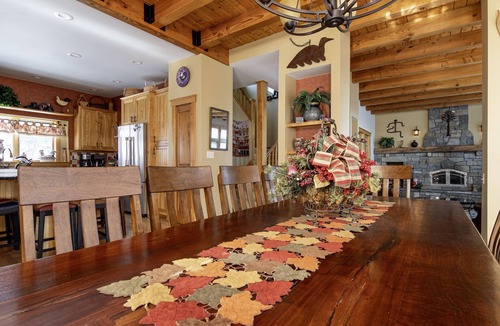 Ludlow House | Luxury 6Br Solitude Village- Indoor Bball Court, Private Tub