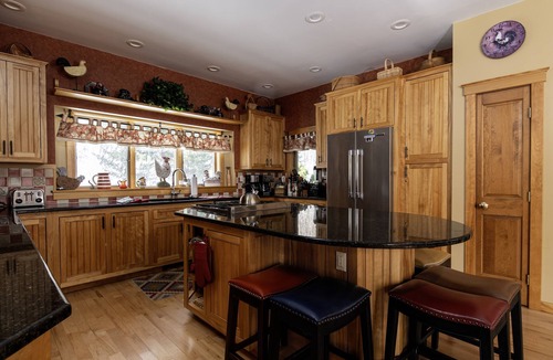 Ludlow House | Luxury 6Br Solitude Village- Indoor Bball Court, Private Tub