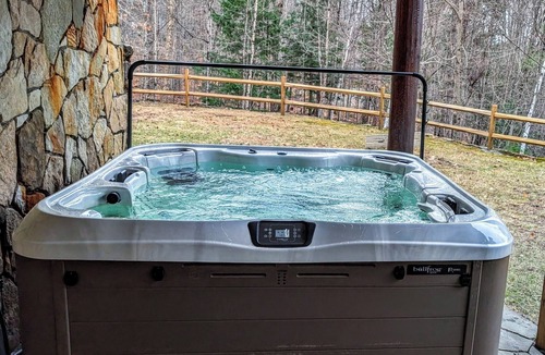 Wevertown Cabin | Luxury Adirondack cabin, hot tub, game room, Lake George 30mins, Gore 5mins