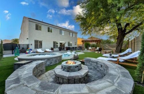 Highland Hills House | Luxury and Harmony in a 6BR Dream Villa; Pool, Hot Tub, Game room, Near the Las Vegas Strip